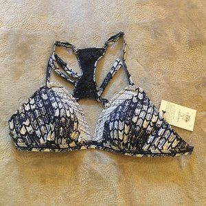 NWT Vero black and white bikini top Size 4